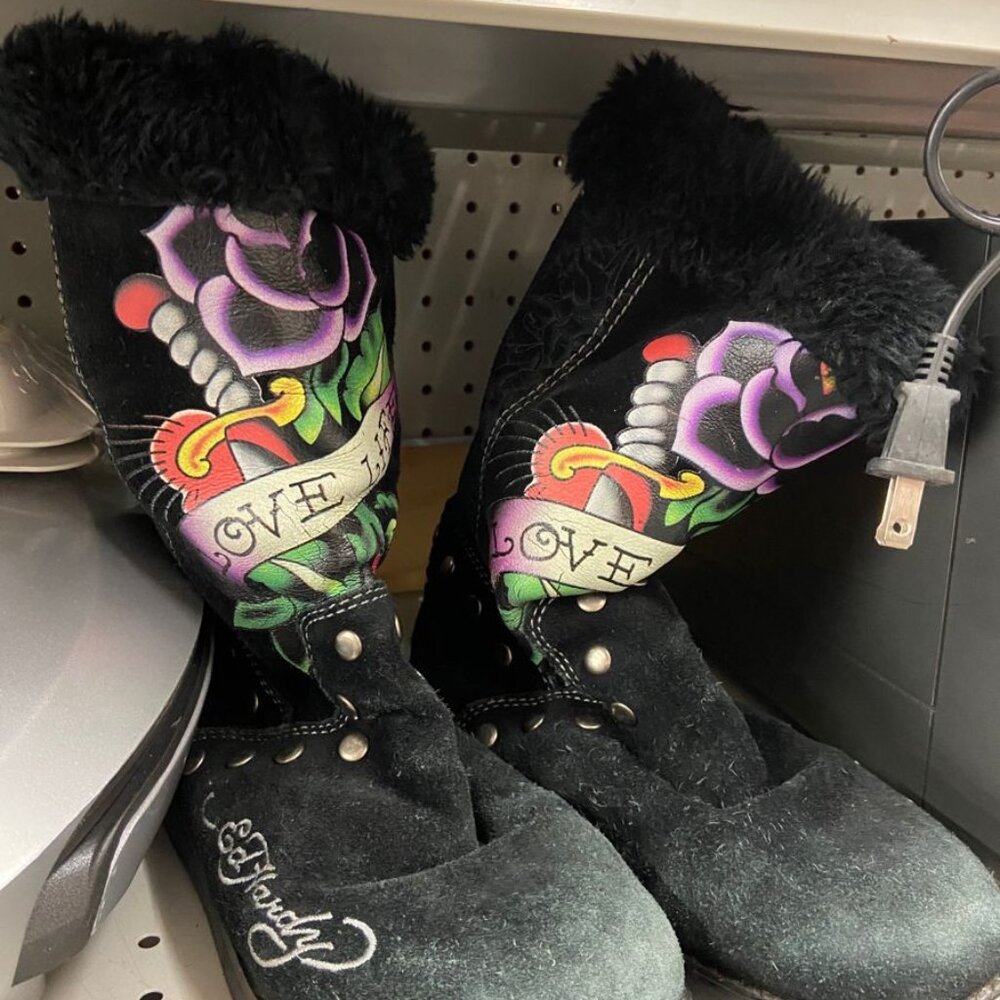 ISO VINTAGE ED HARDY BOOTS OR SHOES (Size 9 - 10) 🐍❤️💀
